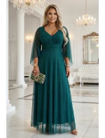 Dlouhé lehké třpytivé šaty s výstřihem a rukávy zelené model 21802212 - numoco basic Dlouhé lehké třpytivé šaty s výstřihem a rukávy zelené model 21802212 - numoco basic