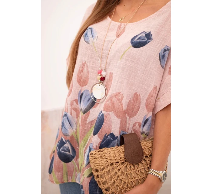 Dámske bavlnené tričko s kvetinovým vzorom púdrovo ružovej farby