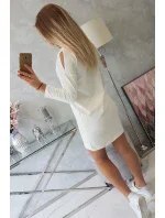 Šaty s 3D v barvě ecru model 18744132 - K-Fashion Šaty s 3D v barvě ecru model 18744132 - K-Fashion