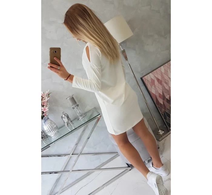 Šaty s 3D v barvě ecru model 18744132 - K-Fashion Šaty s 3D v barvě ecru model 18744132 - K-Fashion