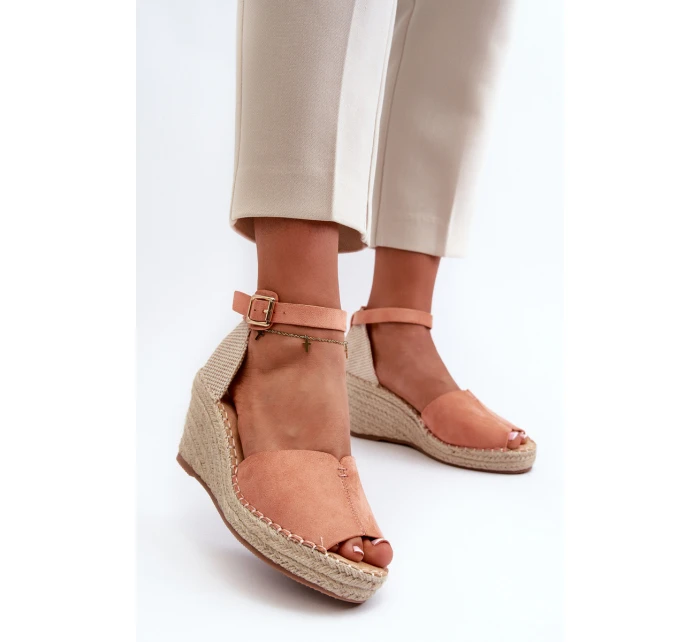 Pohodlné dámské sandály na klínu Světle růžová model 21585415 - EVENTO
