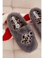 Kožešinové pantofle se srdíčky šedé model 21772546 - Boto Kožešinové pantofle se srdíčky šedé model 21772546 - Boto