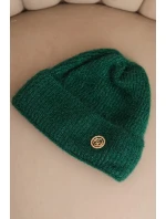 Dámska zimná čiapka s ozdobným gombíkom zelená