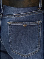 Jeansy damskie mom fit z paskiem niebieskie model 22365083 - FashionStreet Jeansy damskie mom fit z paskiem niebieskie model 22365083 - FashionStreet