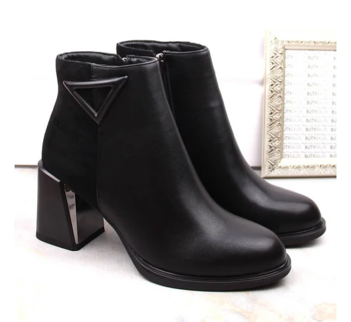 D&A S.Barski Premium Collection W OLI238 čierne zateplené čižmy s ozdobným stĺpikom D&A S.Barski Premium Collection W OLI238 čierne zateplené čižmy s ozdobným stĺpikom