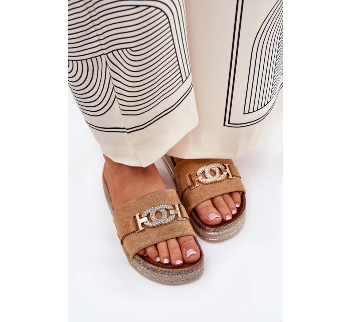 Klapki Damskie Ze Złotym Detalem Na Platformie Z Brokatem Camel Eanes Klapki Damskie Ze Złotym Detalem Na Platformie Z Brokatem Camel Eanes