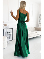 Elegantné dlhé saténové šaty s výstrihom Numoco JULIET - zelené