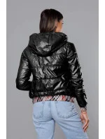 Krátka čierna dámska bunda s ozdobným lemovaním (B8030-1)