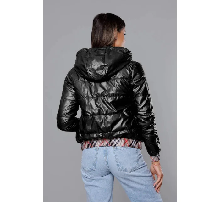 Krátka čierna dámska bunda s ozdobným lemovaním (B8030-1)