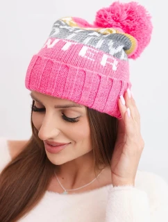 Dámska zimná čiapka s vlnou a nápisom s veľkou bambulou K422 svetlo ružová