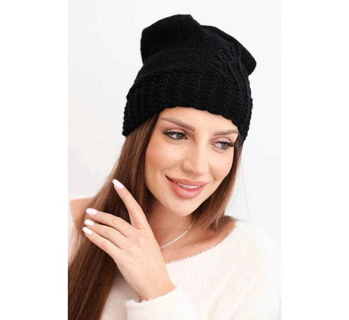 Dámska zimná vlnená čiapka s ozdobným razením K474 čierna