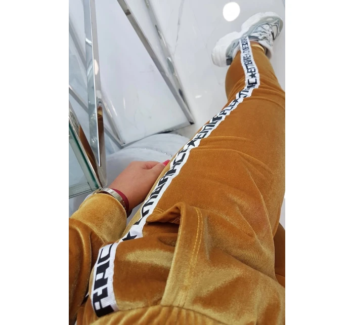 Velúrová súprava s ozdobnými stuhami horčicová Velúrová súprava s ozdobnými stuhami horčicová