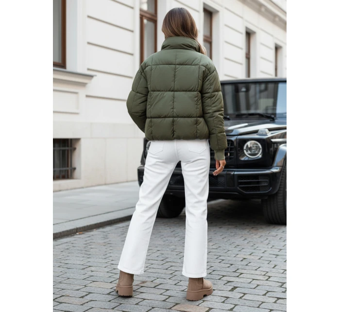 Dámská krátká zimní prošívaná bunda zelená Dstreet model 21990558 - FashionStreet Dámská krátká zimní prošívaná bunda zelená Dstreet model 21990558 - FashionStreet