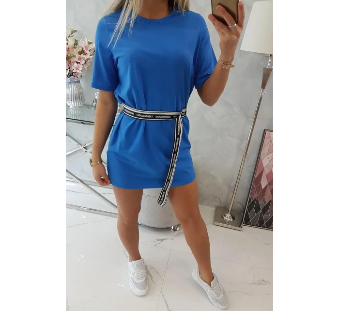 Šaty s ozdobným pruhom nevädzovo modrej farby Šaty s ozdobným pruhom nevädzovo modrej farby