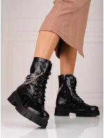 Stylové černé dámské kotníčkové boty na plochém podpatku Stylové černé dámské kotníčkové boty na plochém podpatku