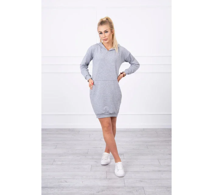 Šedé šaty s kapucí Šedé šaty s kapucí
