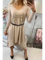 Šaty s ozdobným páskem a nápisem beige Šaty s ozdobným páskem a nápisem beige