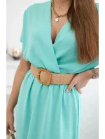 Dlhé šaty s ozdobným opaskom vo farbe svetlej mäty