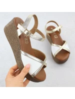 Dámské sandály na platformě bílé a zlaté model 21904971 - S.Barski