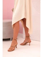 Dámske šaty s ramienkami rozšírené s asymetrickým lemom béžovej farby Dámske šaty s ramienkami rozšírené s asymetrickým lemom béžovej farby