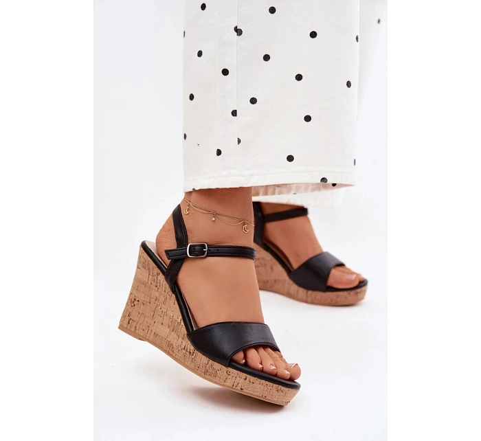 Sandále na podpätku model 226913 Vykročte štýlovo