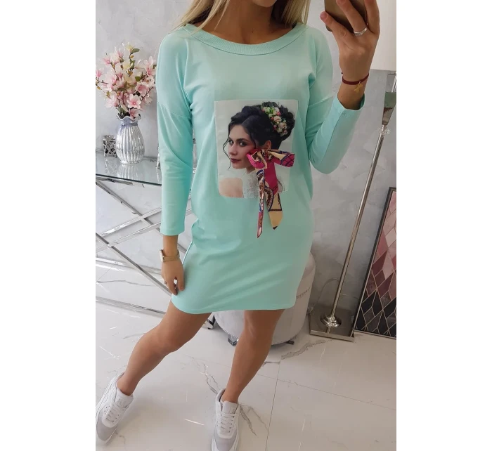 Šaty s grafikou a farebnou 3D mašľou mincovníka