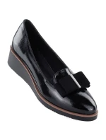 Dámske vysoké lakované čierne poltopánky Vinceza 58630