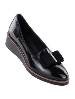 Dámske vysoké lakované čierne poltopánky Vinceza 58630