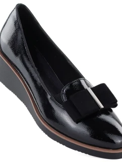 Dámske vysoké lakované čierne poltopánky Vinceza 58630