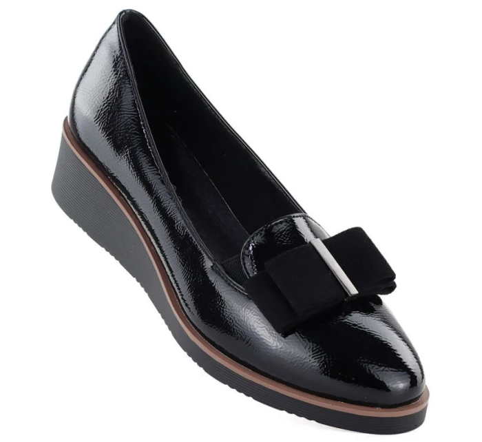 Dámske vysoké lakované čierne poltopánky Vinceza 58630