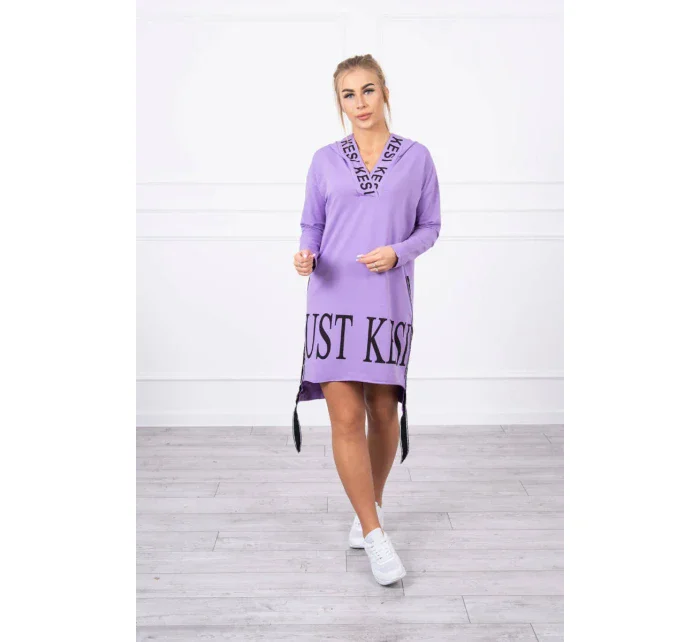 Šaty s kapucí a potiskem fialové