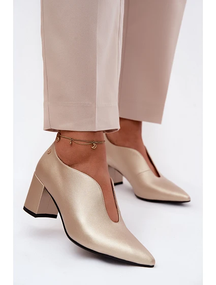 Kožené dámské lodičky na podpatku model 22125761 Zlato - Maciejka