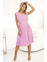 LILA Klasické plisované šaty s krátkými rukávy a páskem model 20952079 - numoco