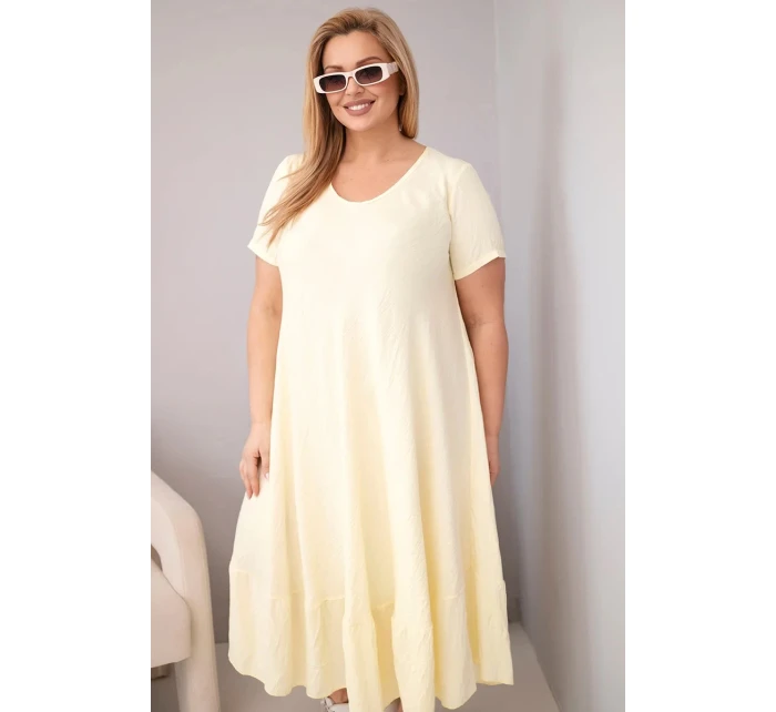 Dámske plus size šaty s krátkymi rukávmi a volánom z ľahkej viskózy žltej farby Dámske plus size šaty s krátkymi rukávmi a volánom z ľahkej viskózy žltej farby