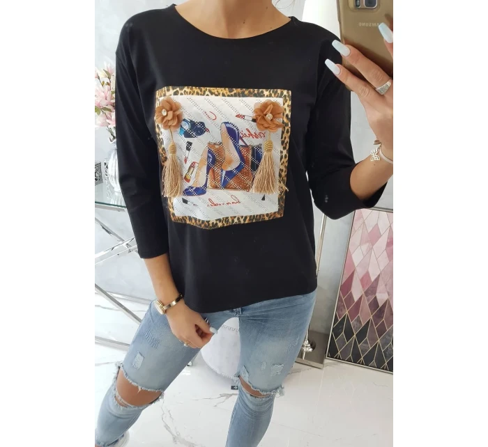 Halenka s 3D grafikou a ozdobnými volánky černá Halenka s 3D grafikou a ozdobnými volánky černá