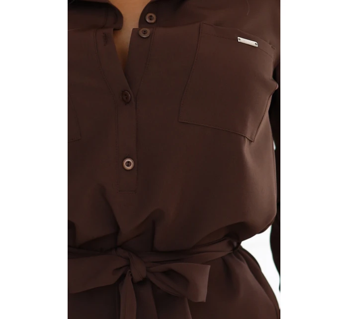 Košilové šaty s kapsami a vázáním CHOCOLATE model 21222756 - numoco