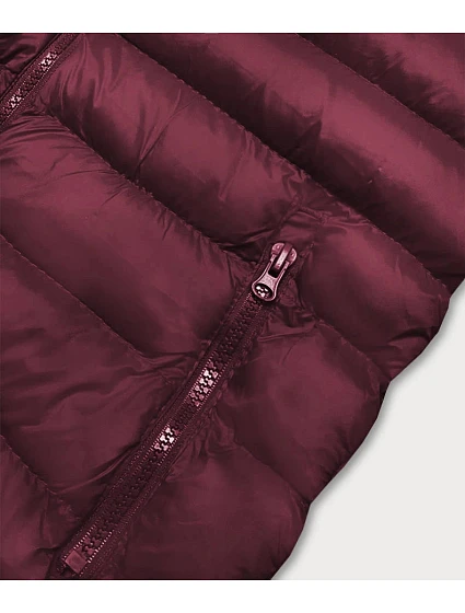 Krátká dámská prošívaná vesta v bordó barvě model 16279830 - J.STYLE