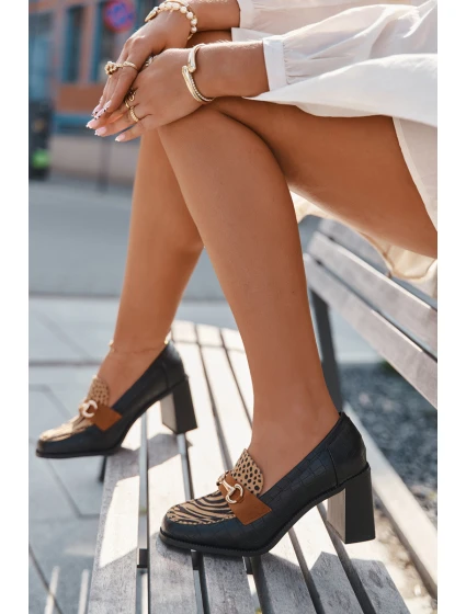 Dámské polobotky na podpatku s a zlatým detailem model 21709866 - Boto