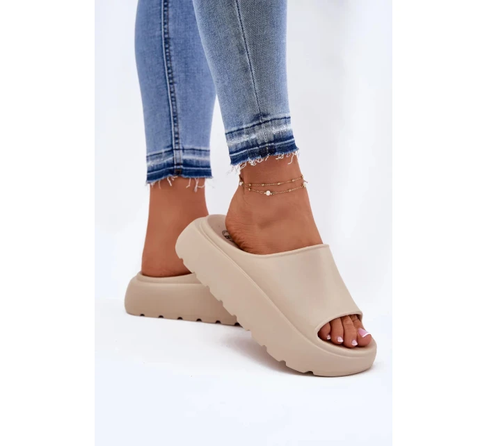Dámske penové papuče na platforme - béžové