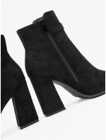 Trendy  kotníčkové boty černé dámské na širokém podpatku