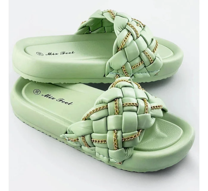 Zelené dámske šľapky so zapleteným pásikom a retiazkou (AE120) Zelené dámske šľapky so zapleteným pásikom a retiazkou (AE120)