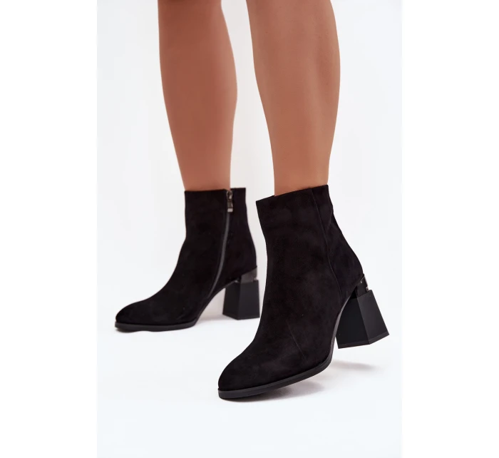 Botki Damskie Z Naturalnego Zamszu Na Słupku Ocieplane D&A CR52-718 Czarne