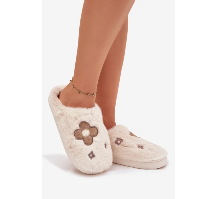 Kožešinové pantofle s květinami béžové model 21772526 - Boto