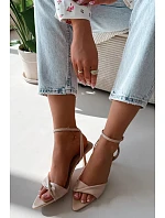 Sandále na podpätku model 226517 Vykročte štýlovo