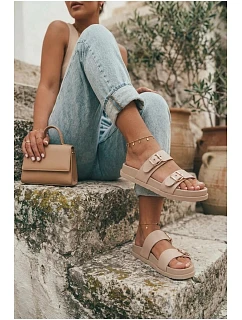 Dámske papuče so zlatými sponami, béžové, Vilja