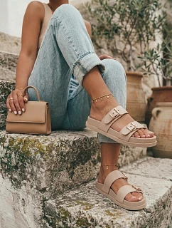 Dámské pantofle se zlatými sponami béžové model 22275121 - Boto