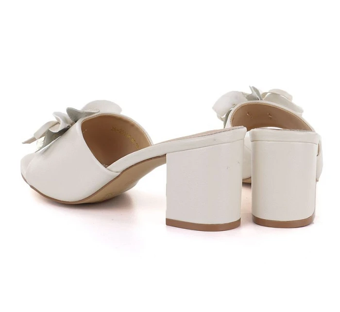 Dámske žabky na kolíku s kvetom béžové Potocki LE20336