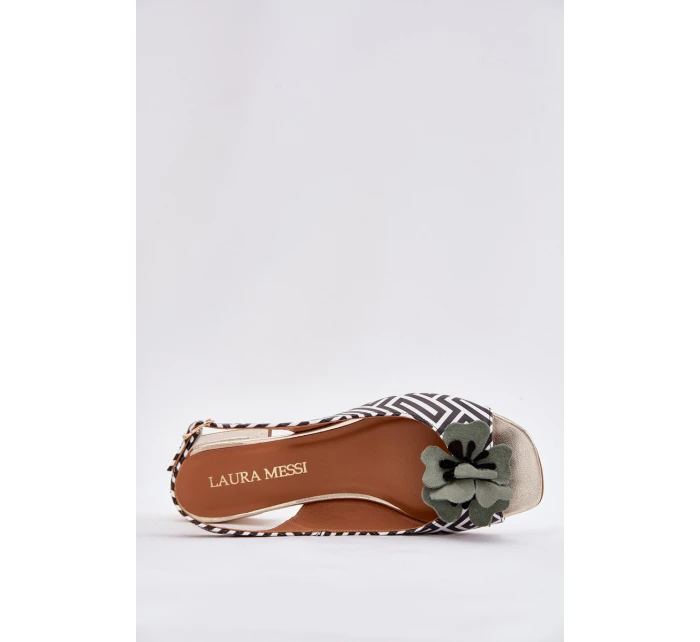 Skórzane Sandały Damskie Na Klocku Z Ozdobnym Kwiatem Laura Messi 2973 Biało-Czarne