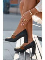 Dámské polobotky na podpatku s a zlatým detailem model 21709866 - Boto