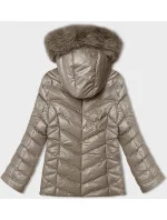Krátká béžová zimní bunda s kapucí model 21246232 - J.STYLE Krátká béžová zimní bunda s kapucí model 21246232 - J.STYLE